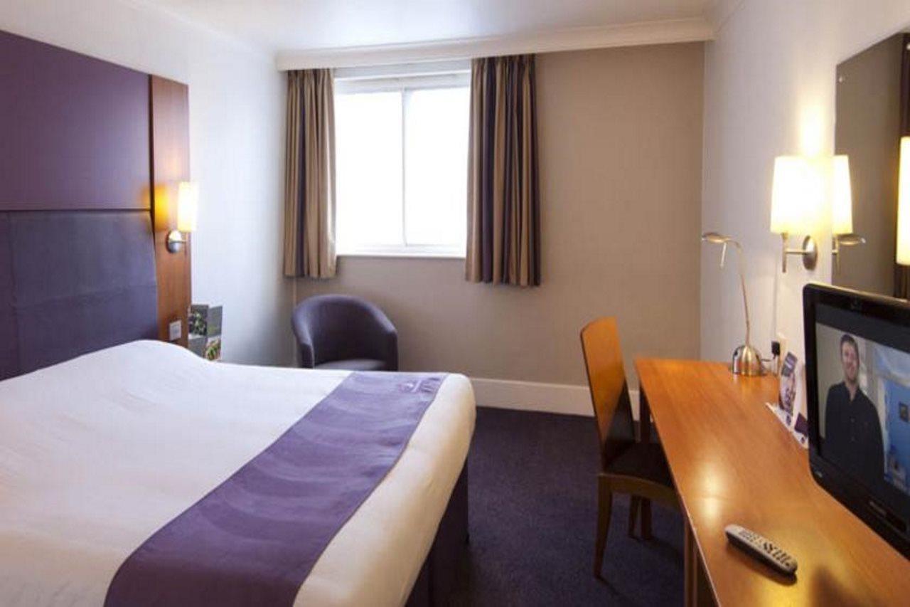 Premier Inn Lymington Exterior foto